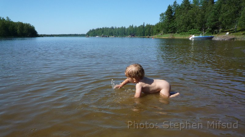 Bennas2010-1030279.jpg - Martyn crawling in the shallow water and enjoys the splashing.